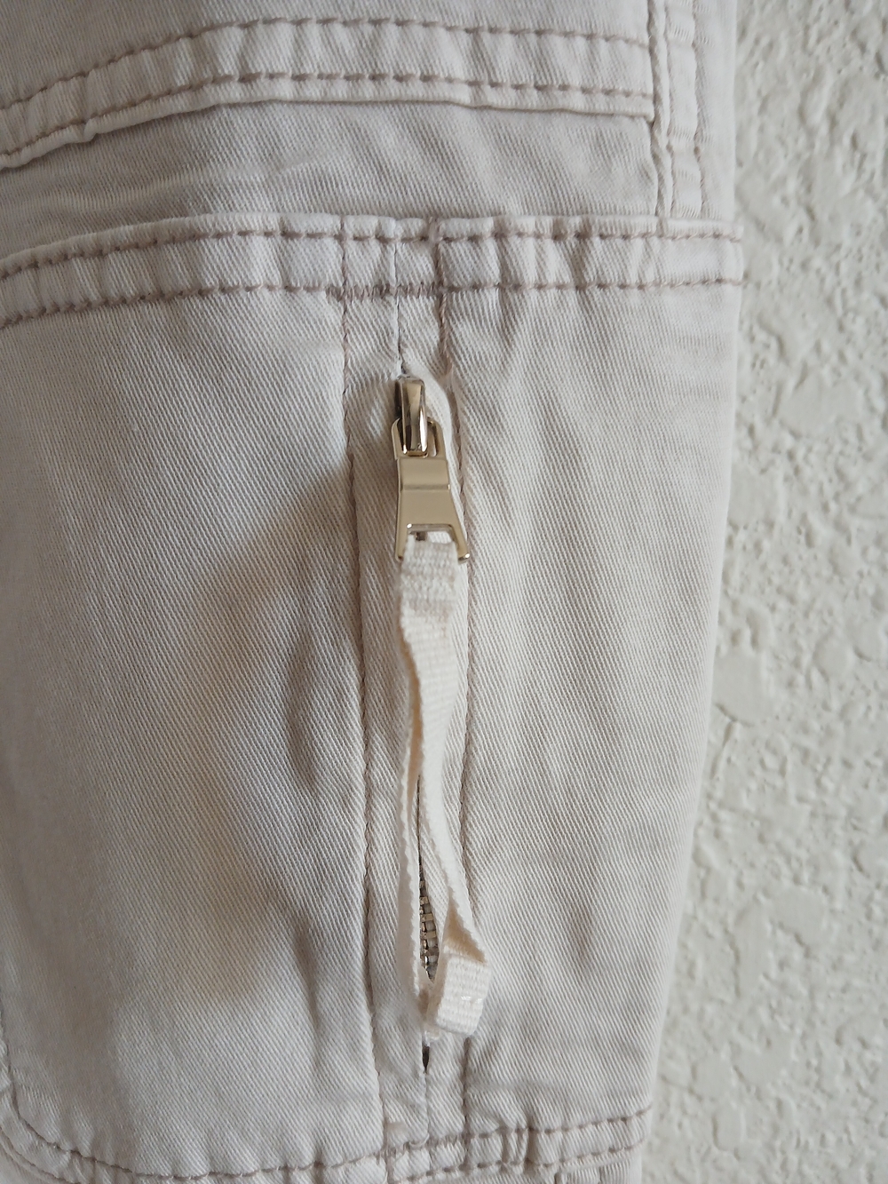 White House Black Market Cropped Cargo Ankle Pants in Cream SZ 00 - Picture 5 of 8